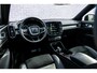 Volvo XC40 1.5 T2 R-Design | Panoramadak | Trekhaak | Harman & Kardon | 360 graden Camera | Stoelverwarming | Lichtmetalen Velgen 19 inch | Keyless Entry | Elektrische Achterklep | Navigatie