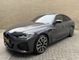 BMW i4 eDrive40 M-sport 84kWh | Panoramadak | ACC | Wegklapbare trekhaak | Sportstoelen | Leder/Alcantara | Head up | Harman&Kardon | Navigatie | Camera | Dodehoekdetectie | 19 inch M-velgen | LED | DAB | Apple CarPlay | Volledig dealeronderhouden!