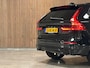 Volvo XC60 T8 AWD Recharge Ultra Dark | Bowers & Wilkins | Luchtvering | Trekhaak | 360° Camera | 455pk | Head-Up Display | Adaptieve Cruise Control | Stoelverwarming voor+achter | Stuurwielverwarming | Schuifdak | Full LED Meesturende koplampen | Pilot Assist | BLIS Dode Hoek Detectie | Black Pack; zwarte logo's voor en achter | Elektrische voorstoelen geheugen | R-Design Contour stoelen met wit stiksel en bies | Zitting verlenging voorstoelen | Lederen dashboard | 21 Inch | Google Infotainment | Keyless Drive | Elektrisch bedienbare achterklep | DAB Radio | Apple Carplay/Android Auto | Alarm Klasse III | Draadloos telefoon opladen | Volvo On Call met mobiele App functie | Onyx Black Metallic |
