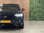 Volvo XC60 T8 AWD Recharge Ultra Dark | Bowers & Wilkins | Luchtvering | Trekhaak | 360° Camera | 455pk | Head-Up Display | Adaptieve Cruise Control | Stoelverwarming voor+achter | Stuurwielverwarming | Schuifdak | Full LED Meesturende koplampen | Pilot Assist | BLIS Dode Hoek Detectie | Black Pack; zwarte logo's voor en achter | Elektrische voorstoelen geheugen | R-Design Contour stoelen met wit stiksel en bies | Zitting verlenging voorstoelen | Lederen dashboard | 21 Inch | Google Infotainment | Keyless Drive | Elektrisch bedienbare achterklep | DAB Radio | Apple Carplay/Android Auto | Alarm Klasse III | Draadloos telefoon opladen | Volvo On Call met mobiele App functie | Onyx Black Metallic |