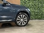 Volvo XC60 T8 AWD Recharge Ultra Bright Long Range | Trekhaak | 360° Camera | Head-Up Display | Harman Kardon | 455pk | Adaptieve Cruise Control | Stoel en stuurwielverwarming | Full LED Meesturende koplampen | Pilot Assist | Google Infotainment | Schuifdak | Elektrische voorstoelen geheugen | Lederen bekleding | Zitting verlenging voorstoelen | Lederen dashboard | 19 Inch | Parkeersensoren voor+achter | Keyless Drive | Elektrisch bedienbare achterklep | DAB Radio | Apple Carplay/Android Auto | Draadloos telefoon opladen | Volvo On Call met mobiele App functie | Denim Blue Metallic |