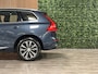 Volvo XC60 T8 AWD Recharge Ultra Bright Long Range | Trekhaak | 360° Camera | Head-Up Display | Harman Kardon | 455pk | Adaptieve Cruise Control | Stoel en stuurwielverwarming | Full LED Meesturende koplampen | Pilot Assist | Google Infotainment | Schuifdak | Elektrische voorstoelen geheugen | Lederen bekleding | Zitting verlenging voorstoelen | Lederen dashboard | 19 Inch | Parkeersensoren voor+achter | Keyless Drive | Elektrisch bedienbare achterklep | DAB Radio | Apple Carplay/Android Auto | Draadloos telefoon opladen | Volvo On Call met mobiele App functie | Denim Blue Metallic |