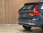 Volvo XC60 T8 AWD Recharge Ultra Bright Long Range | Trekhaak | 360° Camera | Head-Up Display | Harman Kardon | 455pk | Adaptieve Cruise Control | Stoel en stuurwielverwarming | Full LED Meesturende koplampen | Pilot Assist | Google Infotainment | Schuifdak | Elektrische voorstoelen geheugen | Lederen bekleding | Zitting verlenging voorstoelen | Lederen dashboard | 19 Inch | Parkeersensoren voor+achter | Keyless Drive | Elektrisch bedienbare achterklep | DAB Radio | Apple Carplay/Android Auto | Draadloos telefoon opladen | Volvo On Call met mobiele App functie | Denim Blue Metallic |