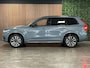 Volvo XC90 T8 AWD Recharge Plus Dark Long Range | Harman Kardon | All Season banden | Adaptieve Cruise Control | 455pk | Standkachel met Volvo On Call App | Stoelverwarming voor+achter | Stuurwielverwarming | Pilot Assist | BLIS Dode Hoek Detectie | Google Infotainment | Parkeercamera | Elektrische voorstoelen geheugen | Lederen bekleding | Zitting verlenging voorstoelen | Lederen dashboard | 20 Inch | Keyless Drive | Parkeersensoren voor+achter | Privacy Glass | Elektrisch bedienbare achterklep | Geïntegreerd kinderzitje achterin | Geïntegreerde zongordijnen achterportieren | Verlichte instaplijsten | 7-Persoons | 4-Zone Climate Control | DAB Radio | Apple Carplay/Android Auto | Draadloos telefoon opladen | Volvo On Call met mobiele App functie | Thunder Grey Metallic |