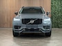 Volvo XC90 T8 AWD Recharge Plus Dark Long Range | Harman Kardon | All Season banden | Adaptieve Cruise Control | 455pk | Standkachel met Volvo On Call App | Stoelverwarming voor+achter | Stuurwielverwarming | Pilot Assist | BLIS Dode Hoek Detectie | Google Infotainment | Parkeercamera | Elektrische voorstoelen geheugen | Lederen bekleding | Zitting verlenging voorstoelen | Lederen dashboard | 20 Inch | Keyless Drive | Parkeersensoren voor+achter | Privacy Glass | Elektrisch bedienbare achterklep | Geïntegreerd kinderzitje achterin | Geïntegreerde zongordijnen achterportieren | Verlichte instaplijsten | 7-Persoons | 4-Zone Climate Control | DAB Radio | Apple Carplay/Android Auto | Draadloos telefoon opladen | Volvo On Call met mobiele App functie | Thunder Grey Metallic |