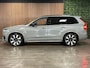 Volvo XC90 T8 AWD Recharge Ultra Dark | Vol! | Bowers & Wilkins | Luchtvering | Stoelventilatie | Trekhaak | 360 Camera | Head-Up Display | Stoelmassage | 455pk | Adaptieve Cruise Control | Stoelverwarming voor+achter | Stuurwielverwarming | Schuifdak | 21 Inch | Full LED Meesturende koplampen | Pilot Assist | BLIS Dode Hoek Detectie | Alcantara hemelbekleding | Lederen handgrepen en zonnekleppen | Elektrische voorstoelen geheugen | Nappa Lederen bekleding | Zitting verlenging voorstoelen | Lederen Dashboard | Google Infotainment | Keyless Drive | Parkeersensoren voor+achter | Privacy Glass | Elektrisch bedienbare achterklep | Geïntegreerde zongordijnen achterportieren | Geïntegreerd kinderzitje achterin | Verlichte instaplijsten | 7-Persoons | 4-Zone Climate Control | DAB Radio | Apple Carplay/Android Auto | Alarm Klasse III | Draadloos telefoon opladen | Volvo On Call met mobiele App functie | Vapour Grey Metallic |