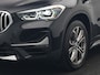 BMW X1 xDrive25e XLine PHEV 221pk Dealer O.H. | Trekhaak Afn. | Panodak | Adaptive Cruise | Camera | Lederen Sportstoelen & Stuur Verwarmd | Keyless | Apple Carplay | Hifi Audio | Navigatie | DAB | 18"L.M | Plug In Hybrid