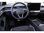 Volkswagen ID.7 Tourer Pro S Limited Edition 86 kWh 286PK / 210kW, LED Matrix IQ.Light, warmtepomp, panoramadak, 360° rondomzicht camera, voorstoelen verwarm- en ventileerbaar met massagefunctie, Apple Carplay & Android Auto, head-up display, Keyless Entry & Go, dodehoekdetectie (Side Assist), verwarmbare achterbank, adaptive cruise control met Stop & Go, dynamische grootlichtassistent (Dynamic Light Assist), verwarmbare voorruit, 20'' LMV 'Trondheim'
