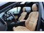 Volvo XC60 2.0 T8 Twin Engine AWD Inscription / NL Auto! / Full option! / Trekhaak / Panoramadak / 360Camera / Head-up / Luxe Leder / Keyless / 20'' / Bowrs&Wilkens / Stuur+Stoelverwarming / Stoelventilatie / Dodehoek / DAB / ACC