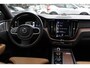 Volvo XC60 2.0 T8 Twin Engine AWD Inscription / NL Auto! / Full option! / Trekhaak / Panoramadak / 360Camera / Head-up / Luxe Leder / Keyless / 20'' / Bowrs&Wilkens / Stuur+Stoelverwarming / Stoelventilatie / Dodehoek / DAB / ACC