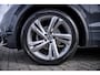Volkswagen Tiguan 1.5 TSI R-Line Business+ | Cruise control adaptief met Stop&Go | Elektrisch glazen panorama-dak | Lichtmetalen velgen 19"