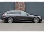 Mercedes-Benz E-klasse Estate 300 e AMG Line | Hyperscreen | Luchtvering | Distronic+ | Trekhaak | Burmester | HUD | Verwarmd Stuurwiel | Panoramadak | Digital Light | Achterbank Verwarmd |