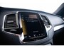 Volvo XC90 2.0 T8 Recharge AWD R-Design Panoramadak - Trekhaak - B&W - Luchtvering - Head up - achterbank verwarmd - Visual Park Assist - Parkeerverwarming met timer - Verwarmbaar stuurwiel -