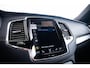 Volvo XC90 2.0 T8 Recharge AWD R-Design Panoramadak - Trekhaak - B&W - Luchtvering - Head up - achterbank verwarmd - Visual Park Assist - Parkeerverwarming met timer - Verwarmbaar stuurwiel -