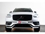Volvo XC90 2.0 T8 Recharge AWD R-Design Panoramadak - Trekhaak - B&W - Luchtvering - Head up - achterbank verwarmd - Visual Park Assist - Parkeerverwarming met timer - Verwarmbaar stuurwiel -