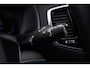 Volvo XC90 2.0 T8 Recharge AWD R-Design Panoramadak - Trekhaak - B&W - Luchtvering - Head up - achterbank verwarmd - Visual Park Assist - Parkeerverwarming met timer - Verwarmbaar stuurwiel -