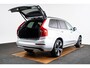 Volvo XC90 2.0 T8 Recharge AWD R-Design Panoramadak - Trekhaak - B&W - Luchtvering - Head up - achterbank verwarmd - Visual Park Assist - Parkeerverwarming met timer - Verwarmbaar stuurwiel -