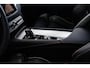 Volvo XC90 2.0 T8 Recharge AWD R-Design Panoramadak - Trekhaak - B&W - Luchtvering - Head up - achterbank verwarmd - Visual Park Assist - Parkeerverwarming met timer - Verwarmbaar stuurwiel -