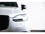 Volvo XC90 2.0 T8 Recharge AWD R-Design Panoramadak - Trekhaak - B&W - Luchtvering - Head up - achterbank verwarmd - Visual Park Assist - Parkeerverwarming met timer - Verwarmbaar stuurwiel -