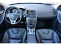 Volvo XC60 2.0 T5 R-Design | WINTER LINE | XENON | TREKHAAK | LEDER | STOELVERWARMING | 20" velgen | Bi- Xenon koplampen | Dealer onderhouden |