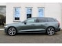 Volvo V60 T6 Plug-in hybrid AWD Plus Dark | Panoramadak | Harman Kardon geluidsysteem | Rondomzicht camera | Hemelbekleding donker | Nappa leder charcoal bekleding | Google services | Getinte ramen | Apple Carplay & Android Auto | Verwarmbare voor- en achterstoelen | Verwarmbaar stuurwiel | Elektrisch verstelbare stoelen met geheugenstanden |