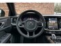 Volvo V60 T6 Plug-in hybrid AWD Plus Dark | Panoramadak | Harman Kardon geluidsysteem | Rondomzicht camera | Hemelbekleding donker | Nappa leder charcoal bekleding | Google services | Getinte ramen | Apple Carplay & Android Auto | Verwarmbare voor- en achterstoelen | Verwarmbaar stuurwiel | Elektrisch verstelbare stoelen met geheugenstanden |