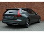 Volvo V60 T6 Plug-in hybrid AWD Plus Dark | Panoramadak | Harman Kardon geluidsysteem | Rondomzicht camera | Hemelbekleding donker | Nappa leder charcoal bekleding | Google services | Getinte ramen | Apple Carplay & Android Auto | Verwarmbare voor- en achterstoelen | Verwarmbaar stuurwiel | Elektrisch verstelbare stoelen met geheugenstanden |