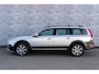Volvo XC70 D4 FWD Inscription Edition | Unieke Auto - Dealer Onderhouden | Navigatie | Schuif-/Kanteldak | Lederen Bekleding | Elek. Stoelen | Memory | Park Assist | Adaptieve Cruise Control | Stoelverwarming | Elek. Achterklep | Volvo On Call | 18" LM