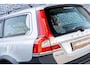 Volvo XC70 D4 FWD Inscription Edition | Unieke Auto - Dealer Onderhouden | Navigatie | Schuif-/Kanteldak | Lederen Bekleding | Elek. Stoelen | Memory | Park Assist | Adaptieve Cruise Control | Stoelverwarming | Elek. Achterklep | Volvo On Call | 18" LM