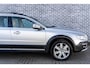 Volvo XC70 D4 FWD Inscription Edition | Unieke Auto - Dealer Onderhouden | Navigatie | Schuif-/Kanteldak | Lederen Bekleding | Elek. Stoelen | Memory | Park Assist | Adaptieve Cruise Control | Stoelverwarming | Elek. Achterklep | Volvo On Call | 18" LM