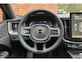 Volvo XC60 T6 Plug-in hybrid AWD Plus Black Edition | Actieve Luchtvering | Panoramisch dak met schuif-/kantel functie | Harman kardon geluidsinstallatie | Verwarmbaar stuurwiel | Geventileerde stoelen voor/achter | Stoelen achter verwarmbaar | 360 graden camera | Head-up Display | Getinte ramen achter | 21 inch Black ed. Velgen |