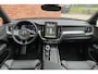 Volvo XC60 T6 Plug-in hybrid AWD Plus Black Edition | Actieve Luchtvering | Panoramisch dak met schuif-/kantel functie | Harman kardon geluidsinstallatie | Verwarmbaar stuurwiel | Geventileerde stoelen voor/achter | Stoelen achter verwarmbaar | 360 graden camera | Head-up Display | Getinte ramen achter | 21 inch Black ed. Velgen |