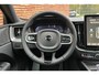 Volvo XC60 T6 Plug-in hybrid AWD Plus Black Edition | Luchtvering | Panoramisch dak met schuif-/kantel functie | Harman kardon geluidsinstallatie | Verwarmbaar stuurwiel | Stoelen achter verwarmbaar | 360 graden camera | Head-up Display | Getinte ramen achter | 21 inch Black ed. Velgen |