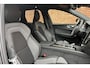 Volvo XC60 T6 Plug-in hybrid AWD Plus Black Edition | Luchtvering | Panoramisch dak met schuif-/kantel functie | Harman kardon geluidsinstallatie | Verwarmbaar stuurwiel | Stoelen achter verwarmbaar | 360 graden camera | Head-up Display | Getinte ramen achter | 21 inch Black ed. Velgen |