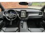 Volvo XC60 T6 Plug-in hybrid AWD Plus Black Edition | Luchtvering | Panoramisch dak met schuif-/kantel functie | Harman kardon geluidsinstallatie | Verwarmbaar stuurwiel | Stoelen achter verwarmbaar | 360 graden camera | Head-up Display | Getinte ramen achter | 21 inch Black ed. Velgen |