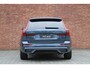 Volvo XC60 T6 Plug-in hybrid AWD Plus Black Edition | Luchtvering | Panoramisch dak met schuif-/kantel functie | Harman kardon geluidsinstallatie | Verwarmbaar stuurwiel | Stoelen achter verwarmbaar | 360 graden camera | Head-up Display | Getinte ramen achter | 21 inch Black ed. Velgen |