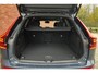 Volvo XC60 T6 Plug-in hybrid AWD Plus Black Edition | Luchtvering | Panoramisch dak met schuif-/kantel functie | Harman kardon geluidsinstallatie | Verwarmbaar stuurwiel | Stoelen achter verwarmbaar | 360 graden camera | Head-up Display | Getinte ramen achter | 21 inch Black ed. Velgen |