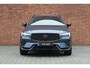 Volvo XC60 T6 Plug-in hybrid AWD Plus Black Edition | Luchtvering | Panoramisch dak met schuif-/kantel functie | Harman kardon geluidsinstallatie | Verwarmbaar stuurwiel | Stoelen achter verwarmbaar | 360 graden camera | Head-up Display | Getinte ramen achter | 21 inch Black ed. Velgen |