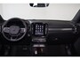Volvo EC40 Single Motor Extended Range Ultra Black Ed. 82 kWh Intellisafe Assist & Surround - 360º Camera - Harman Kardon audio - Verwarmde voorstoelen & stuur - Parkeersensoren voor & achter - Elektr. bedienb. voorstoelen met geheugen links - Apple® CarPlay - Android Auto - Draadloze tel. lader - Warmtepomp - 20 inch LMV