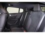 Volvo EC40 Single Motor Extended Range Ultra Black Ed. 82 kWh Intellisafe Assist & Surround - 360º Camera - Harman Kardon audio - Verwarmde voorstoelen & stuur - Parkeersensoren voor & achter - Elektr. bedienb. voorstoelen met geheugen links - Apple® CarPlay - Android Auto - Draadloze tel. lader - Warmtepomp - 20 inch LMV