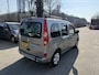 Renault Kangoo 1.6-16V Privilège AUTOMAAT - Rolstoelauto - Bodemverlaging - Knielsysteem - Luchtvering - Nieuwstaat ! - Rolstoelvervoer