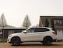 BMW X1 sDrive18i | Handbak | Uniek | PearlWeiss | Leer | Nav | All-black! | Privacy glass