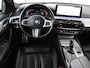 BMW 5-Serie 530d M Sport | Schuifdak | Head-Up | Nappaleder | Trekhaak | Adaptive cruise | Laserlicht | Camera | Stoelverwarming | Navigatie | 20'' | Sfeerverlichting | Park Assist | Origineel NL