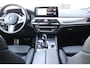 BMW 5-Serie Touring 530e 292PK BUSINESS EDITION PLUS M-SPORT AUTOMAAT / NAVI / LEDER / FULL-LED / CLIMA / PDC / 19" LMV / CAMERA / KEYLESS / WINTERPAKKET / CRUISECONTROL / NIEUWSTAAT !!
