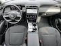 Hyundai Tucson 1.6 T-GDI PHEV Comfort Smart 4WD Automaat / Fabrieksgarantie tot 11-2027 / Dealer onderhouden / Weinig km / EAER 62 km / Elektrische klep / 1.350 kg trekgewicht / Adaptieve CC / Navigatie / Apple Carplay Android / 19" LM wielen /