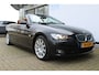 BMW 3-Serie Cabrio 330i | 3.0L 6 Cilinder 272 Pk | Elektrisch verstelbare stoelen | Parkeersensoren achter | Stoelverwarming | Climate controle | Navigatie | Lederen bekleding |