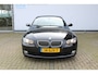 BMW 3-Serie Cabrio 330i | 3.0L 6 Cilinder 272 Pk | Elektrisch verstelbare stoelen | Parkeersensoren achter | Stoelverwarming | Climate controle | Navigatie | Lederen bekleding |