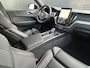 Volvo XC60 2.0 T6 Plug-in hybrid AWD Plus Black Edition 360 Camera / Extra getint glas / Elektrische stoelverst. / Harman Kardon Audio / Stoel- (v+a) en stuurverw. / New display