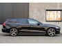 Volvo V60 B4 Ultra Dark Pano 360c B&W Massage 19''