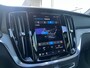 Volvo V60 T6 Plug-in hybrid AWD Ultimate Dark | Panoramadak | Head up Display | Trekhaak | 360 Camera | Parkeersensoren voor en achter | Stoel en stuurwielverwarming | BLIS | LED | 19'' |